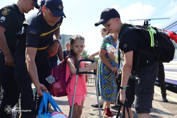 na-donechchyni-evakuiuvaly-1010-ditei-zalyshylos-vyvezty-shche-3723