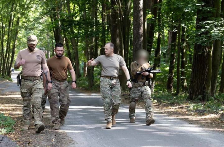 holovkom-zsu-syrskyi-zaiavyv-shcho-pratsiuie-u-vykhidnomu-raioni