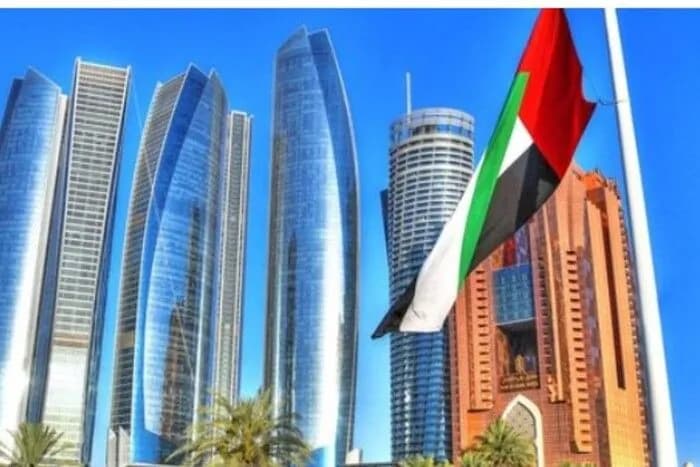 oae-zaboronyly-zakhid-u-svoi-porty-tankeram-rosiiskoho-tinovoho-flotu-bloomberg