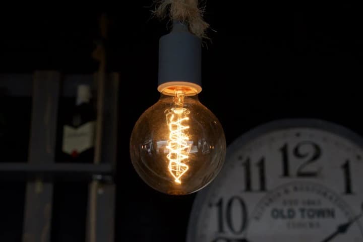 dopomozhe-unyknuty-hrafikiv-enerhetyky-zaklykaly-ekonomyty-elektryku-na-tli-speky