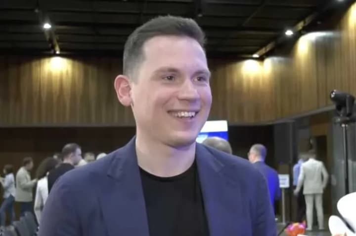 vo-zastupnyka-holovy-dps-sokur-rokamy-ne-vkazuvav-u-deklaratsii-svoiu-spivmeshkanku