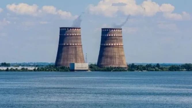 grossi-yadernaya-bezopasnost-na-zaes-ukhudshaetsya-posle-udara-bespilotnika