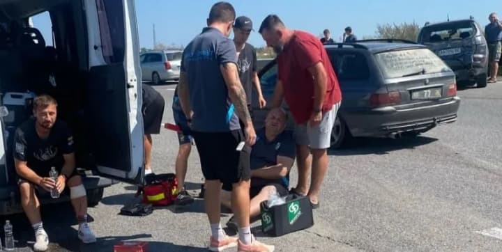 mikroavtobus-fk-uzhgorod-popal-v-dtp-yest-postradavshie