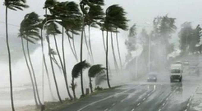 hurricane-ernesto-turns-into-a-tropical-storm-off-bermuda