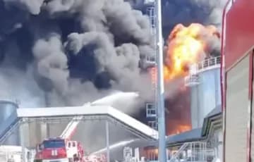 41-riatuvalnyk-postrazhdav-pry-hasinni-pozhezhi-na-naftobazi-v-rostovskii-oblasti-roszmi