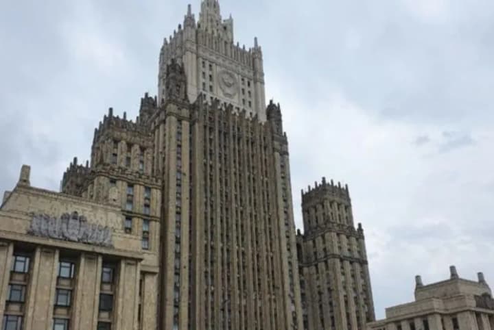 u-mzs-rf-protestuiut-cherez-robotu-amerykanskykh-zhurnalistiv-na-terytorii-kurshchyny