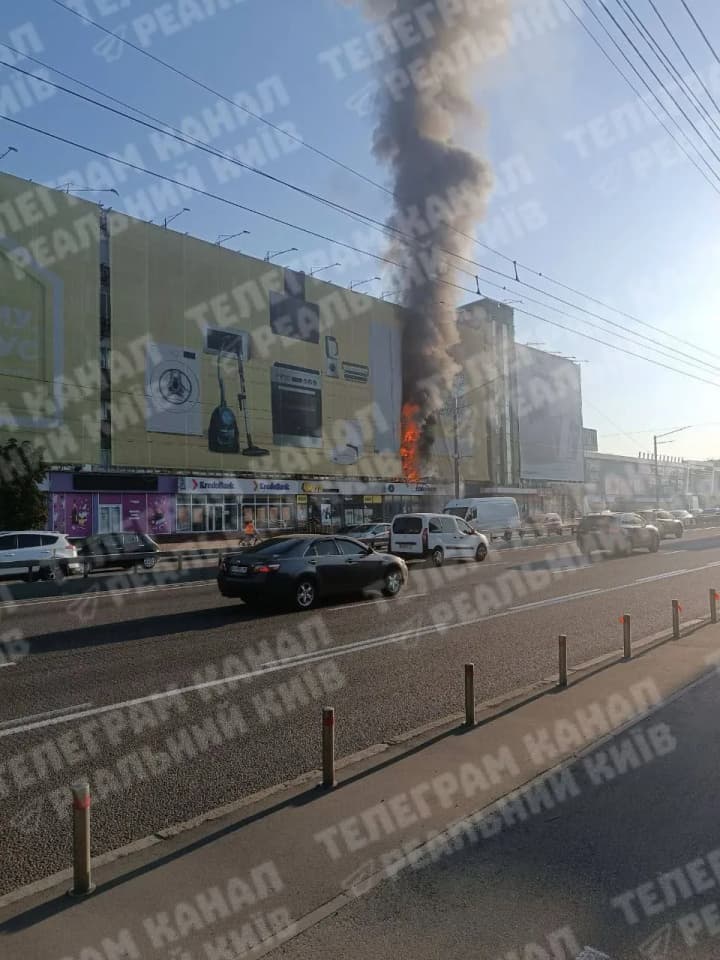 fire-occurs-in-an-office-building-near-a-shopping-mall-in-kyiv