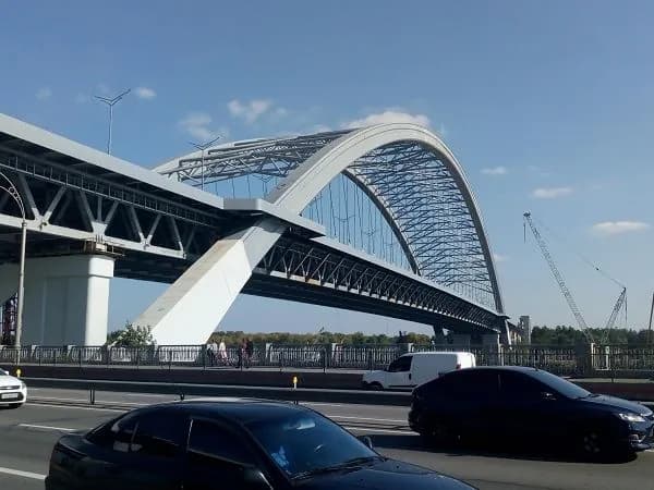 general-contractor-of-podilsko-voskresenskyi-bridge-construction-forced-to-clean-up-the-landfill-and-pay-uah-130-thousand