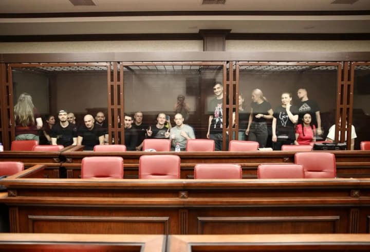 delo-24kh-prokuratura-rf-trebuet-ot-16-do-24-let-dlya-plennikh-ukraintsev-iz-polka-azov