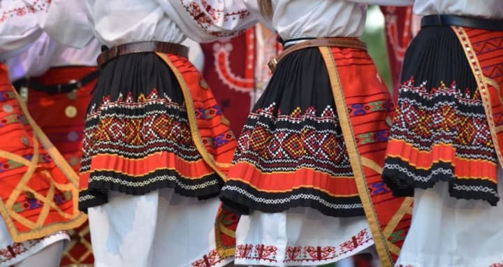 22-serpnia-mizhnarodnyi-den-folkloru-den-vidnesit-svoiu-kishku-do-veterynara