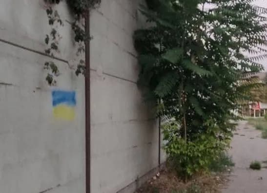 yellow-ribbon-activists-painted-the-flag-of-ukraine-in-occupied-donetsk
