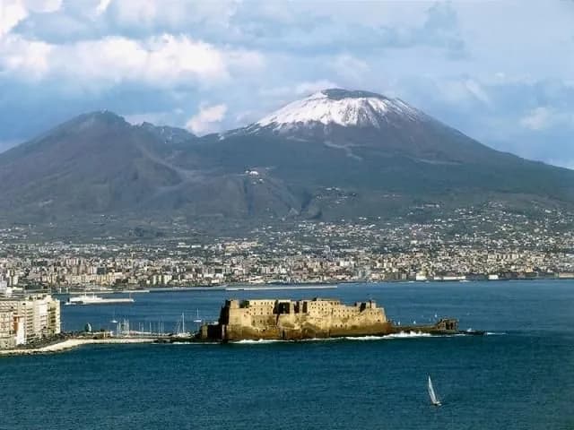 24-avgusta-den-vezuviya-den-rozhdeniya-kartofelnikh-chipsov