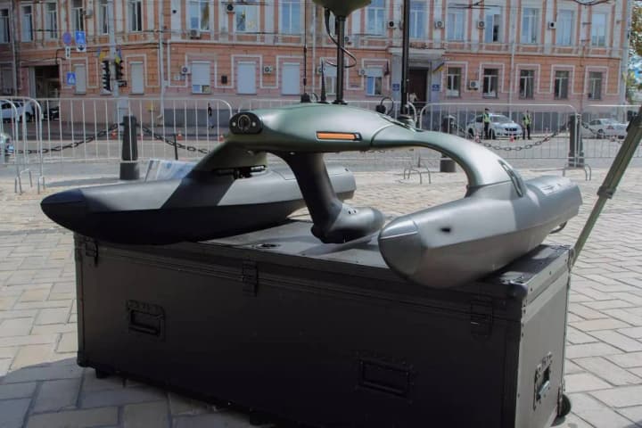 u-kyievi-prokhodyt-vystavka-bezpilotnykiv-ta-robotiv-mvs-ukrainy