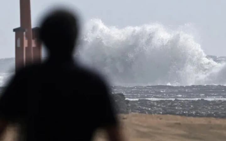 strong-typhoon-hits-southern-japan-at-least-3-dead-millions-ordered-to-evacuate