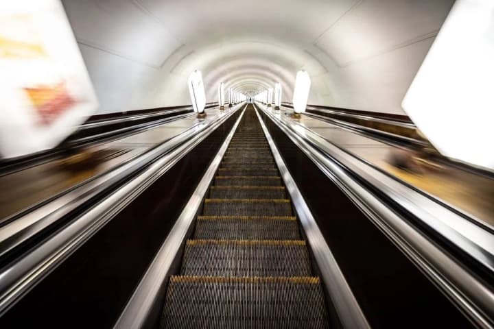 stantsiia-metro-vokzalna-u-kyievi-tymchasovo-pratsiuie-lyshe-na-vykhid-shcho-vidomo