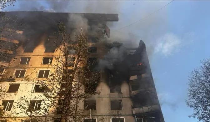 udar-po-mnogoetazhke-v-kharkove-vozmozhno-pod-zavalami-yeshche-yest-lyudi