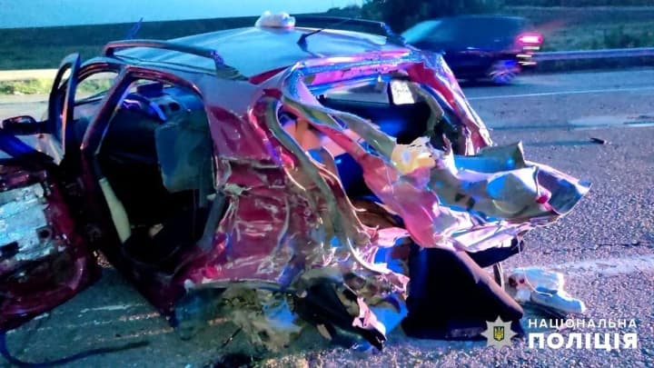 a-car-collides-with-a-truck-on-the-kyiv-odesa-highway-a-child-is-killed-6-injured