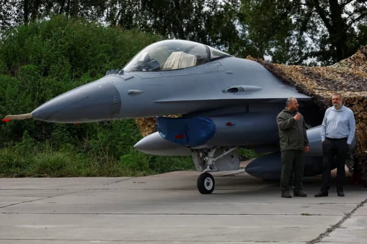us-wont-send-civilian-specialists-to-maintain-f-16s-in-ukraine-the-wall-street-journal