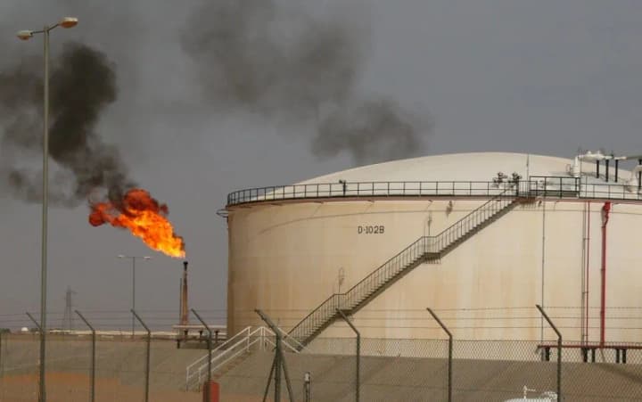 tsena-na-neft-stabilna-iz-za-zaplanirovannogo-uvelicheniya-dobichi-ot-opek