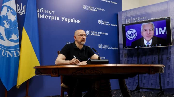 mvf-pochynaie-misiiu-dlia-piatoho-perehliadu-prohramy-eff-zavdiaky-yakii-ukraina-mozhe-otrymaty-ponad-miliard-dolariv