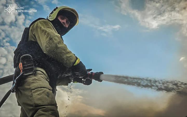 large-scale-forest-fire-breaks-out-in-kharkiv-region-fire-spreads-to-village