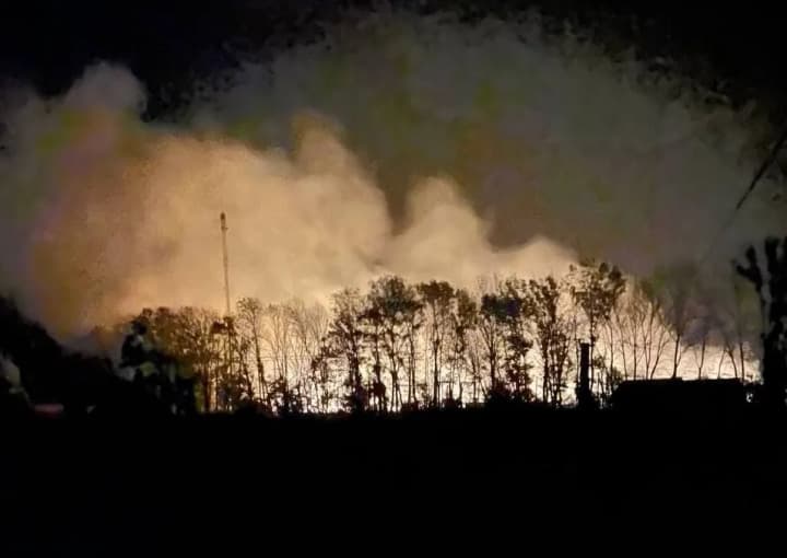 cherkasskaya-lozovaya-obstrelyana-vrag-povredil-liniyu-elektroperedach-vozle-detsada