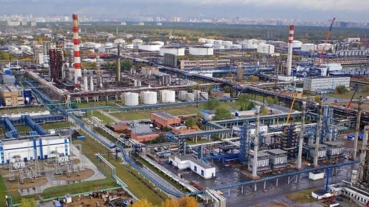 moskovskii-neftepererabativayushchii-zavod-priostanovil-pererabotku-nefti-posle-ataki-bpla-reuters