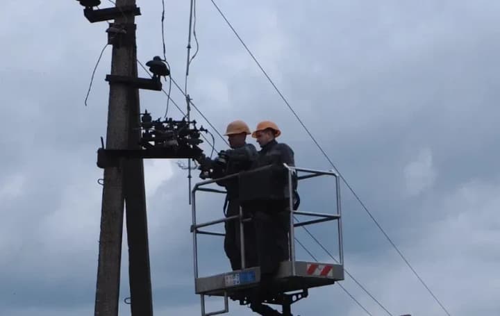 in-sumy-region-a-repair-team-was-attacked-by-a-drone-in-chernihiv-region-a-uav-struck-a-power-facility-there-are-victims