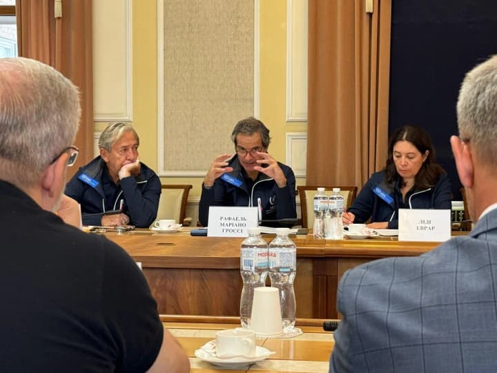 holova-mahate-hrossi-prybuv-v-ukrainu-sered-planiv-vizyt-na-zaporizku-aes