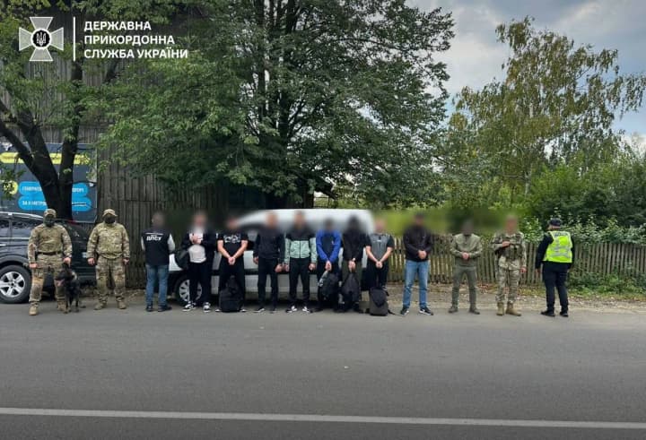 trying-to-illegally-cross-the-border-with-romania-a-group-of-men-in-two-cars-detained