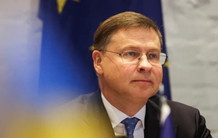 a-loan-of-up-to-35-billion-euros-eu-will-not-tell-ukraine-what-to-spend-the-money-on-dombrovskis--2