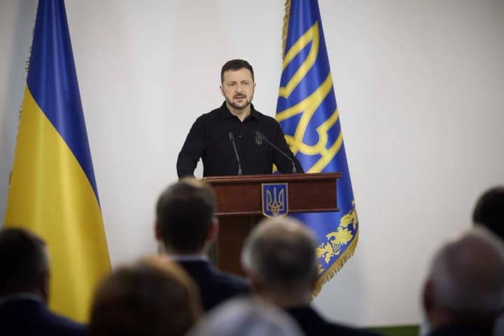 zelenskyi-zustrivsia-z-osvitianamy-z-prykordonnykh-rehioniv-ta-prysvoiv-pochesni-zvannia