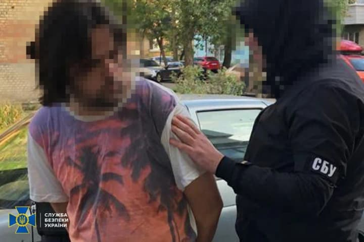 nasmikhavsia-ta-znushchavsia-nad-zahyblymy-heroiamy-na-maidani-nezalezhnosti-provokatora-vidpravyly-pid-vartu