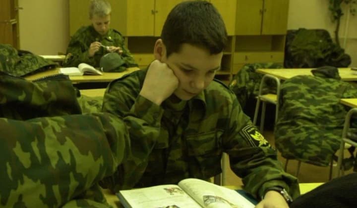 russian-invaders-persuade-children-in-the-tot-of-ukraine-to-join-the-russian-armed-forces-and-obtain-military-specialties
