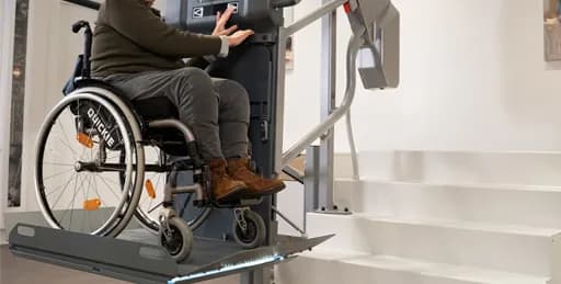 dlya-lyudei-s-invalidnostyu-gde-na-kievshchine-starie-mnogokvartirnie-doma-obustroyat-podemnikami