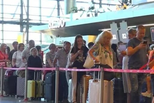 in-the-russian-federation-kazan-airport-temporarily-stopped-working-the-air-harbor-introduced-the-carpet-plan