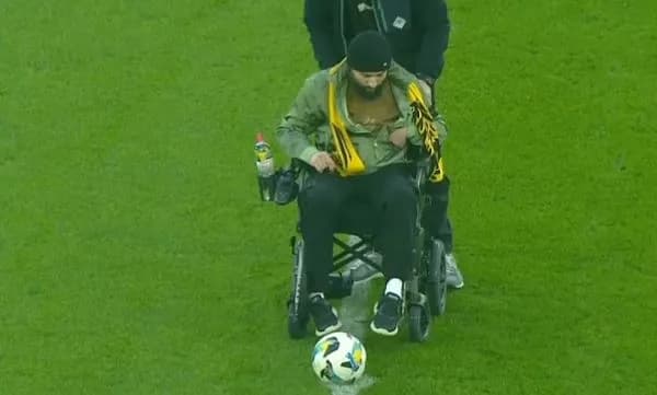 comedian-and-soldier-viktor-rozovyi-performed-a-symbolic-kick-in-the-match-between-rukh-and-karpaty