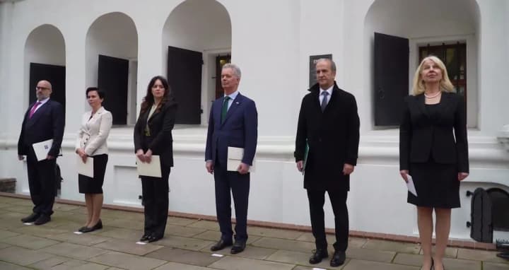 posly-shesty-krain-rozpochaly-dyplomatychni-misii-v-ukraini-zelenskyi