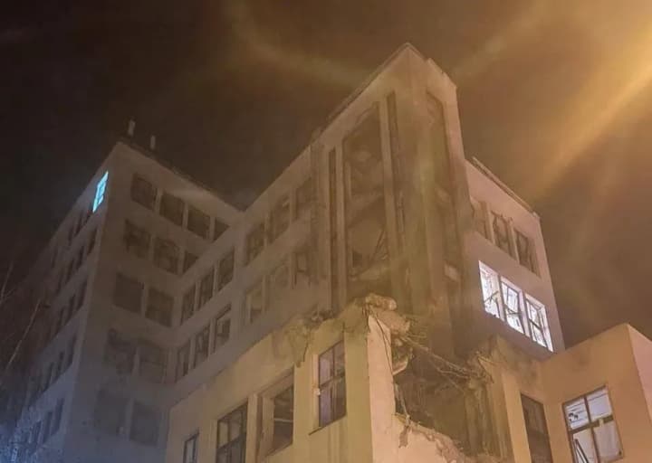 russias-strike-on-kharkiv-the-unesco-protected-building-of-the-state-industrial-complex-is-damaged