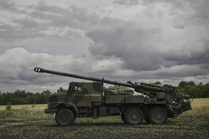 portugaliya-podpisala-soglashenie-s-frantsiei-o-priobretenii-pushek-caesar-do-2034-goda