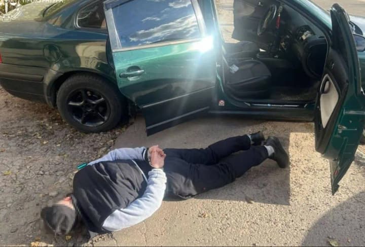 two-fraudsters-tried-to-collect-non-existent-debt-from-wife-of-ukrainian-armed-forces-soldier-two-fraudsters-detained-in-berdychiv