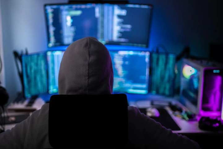 large-scale-cyberattack-on-russian-banks-in-crimea-thousands-of-customers-without-access