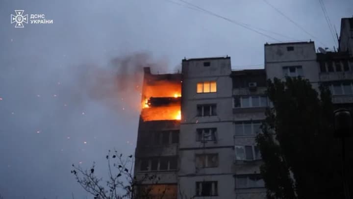 fire-in-a-kyiv-high-rise-after-a-drone-attack-ses-shows-the-consequences-of-falling-debris