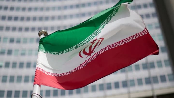 iran-hotuie-masshtabnu-ataku-na-izrail-z-potuzhnishymy-boieholovkamy-wsj