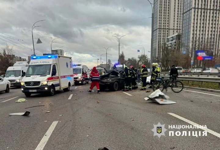 a-large-scale-accident-with-a-bus-and-a-truck-occurred-in-kyiv-in-the-morning-one-person-was-killed