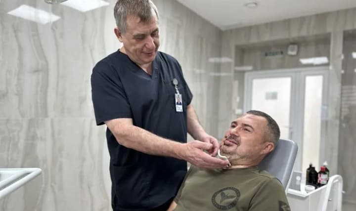 in-lviv-surgeons-reconstructed-the-defenders-face-which-was-mangled-by-shrapnel
