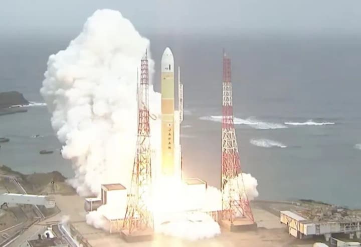 japan-launches-defense-communications-satellite-with-new-flagship-h3-rocket