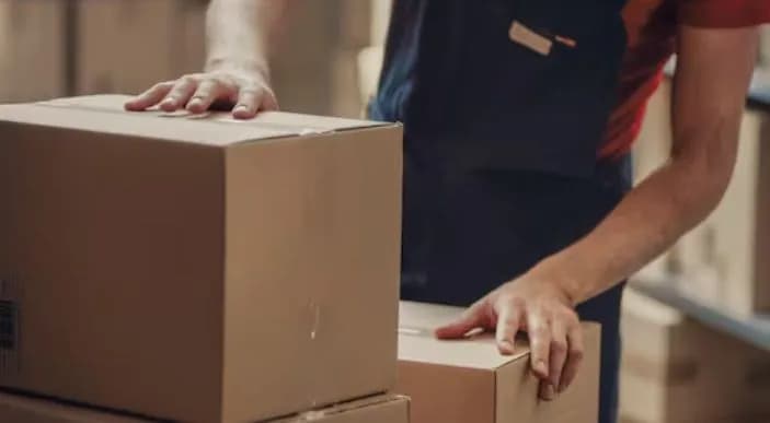 vzrivchatka-v-posilkakh-mogla-dostich-britanii-polskie-spetssluzhbi-obvinili-rf-v-podgotovke-ataki