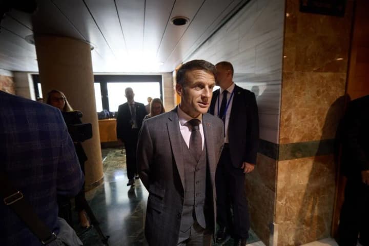 macron-makes-a-statement-about-europes-interests-in-russia-at-the-summit-with-eu-leaders