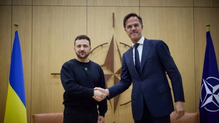 zelenskyi-u-budapeshti-obhovoryv-z-hensekom-nato-zaluchennia-viisk-kndr-do-viiny-proty-ukrainy